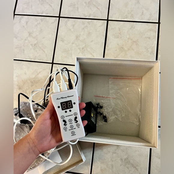 NEW IN BOX 7 Colors LED Light Photon Face Neck Mask Rejuvenation Facial - Picture 7 of 10